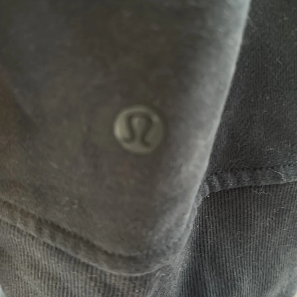 Lululemon Cropped Black Hoody, Size 6, Like New - Picture 8 of 8